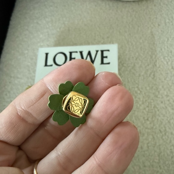 Loewe Green Flower Pin - Picture 6 of 6